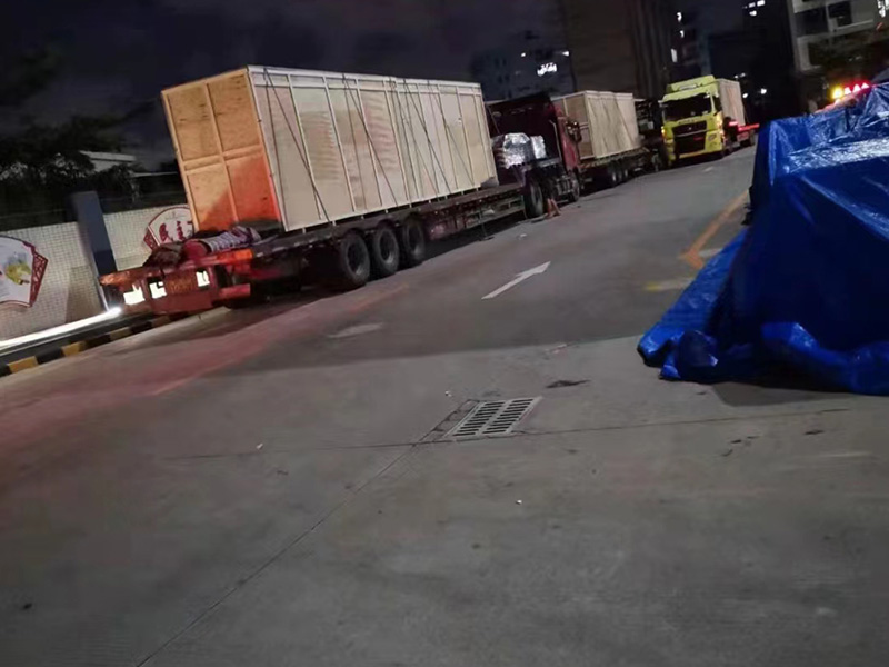 深圳(zhen)公明某公(gōng)司打包裝(zhuang)車現場