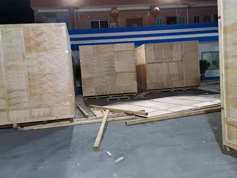 重(zhong)型加固木(mu)箱